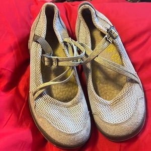 Chaco sandals. Size 8. Gray with green highlights.